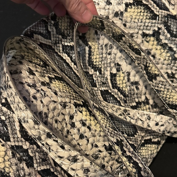 Kathy Van Zeeland Black and Cream Snake Print Tote - Picture 3 of 11